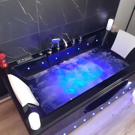 Grand Studio Biscarrosse Plage Une Nuit A 2 Avec Sauna Luxe, Balneo, Ocean Rien Que Pour Vous Luaran gambar